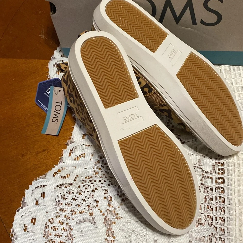 Toms booties size 7.5 nwt - Picture 3 of 4